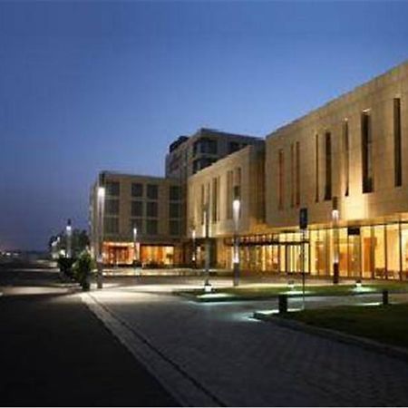 Howard Johnson Plaza Lingang Shanghai Nanhui ภายนอก รูปภาพ