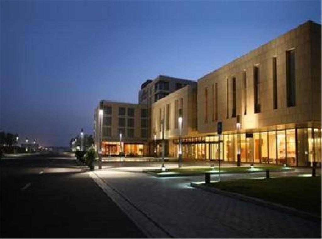 Howard Johnson Plaza Lingang Shanghai Nanhui ภายนอก รูปภาพ