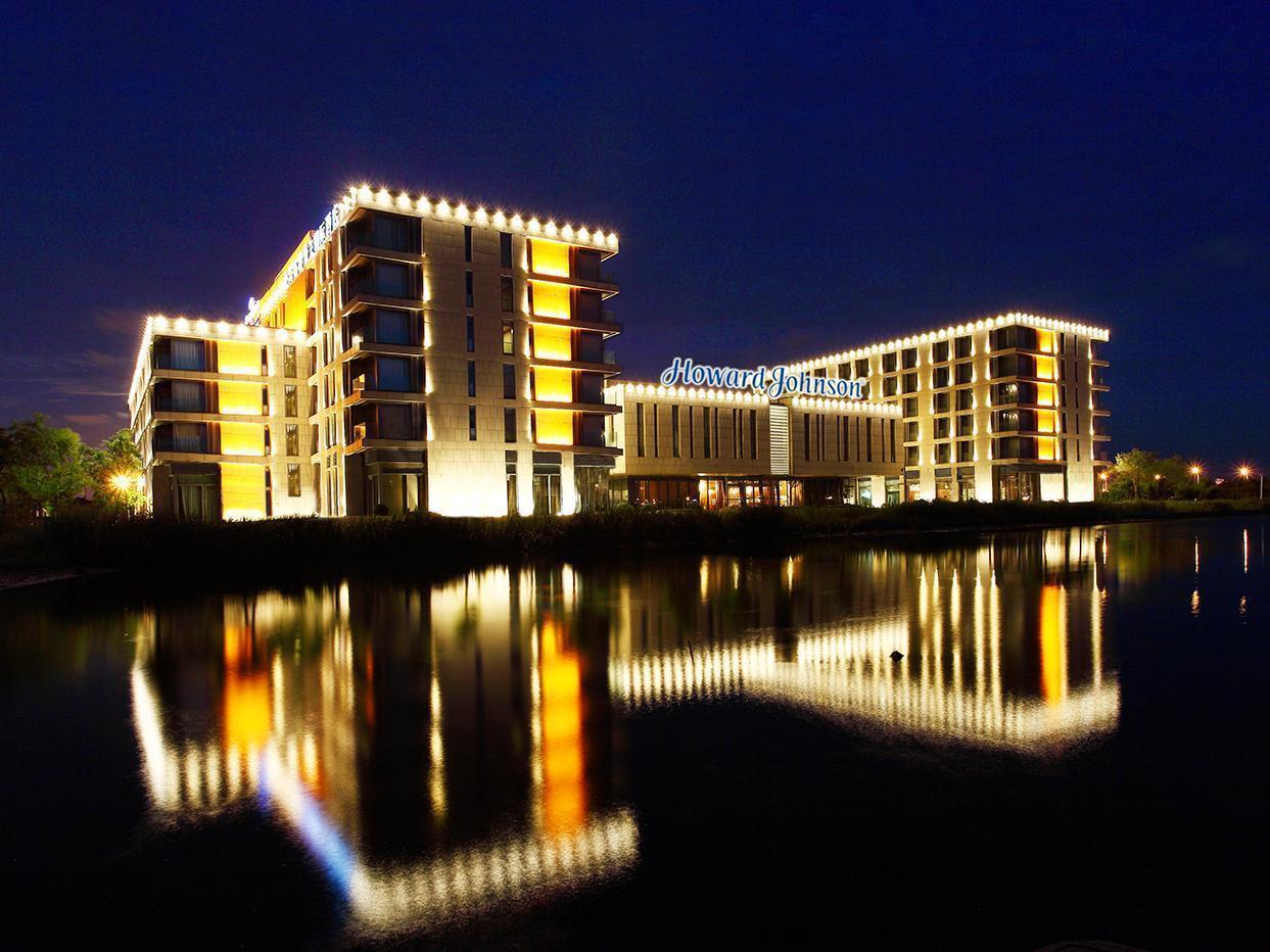 Howard Johnson Plaza Lingang Shanghai Nanhui ภายนอก รูปภาพ