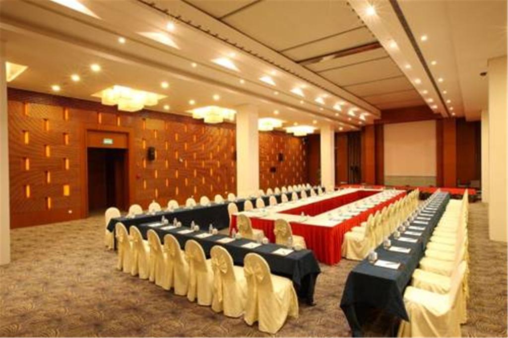 Howard Johnson Plaza Lingang Shanghai Nanhui ภายนอก รูปภาพ