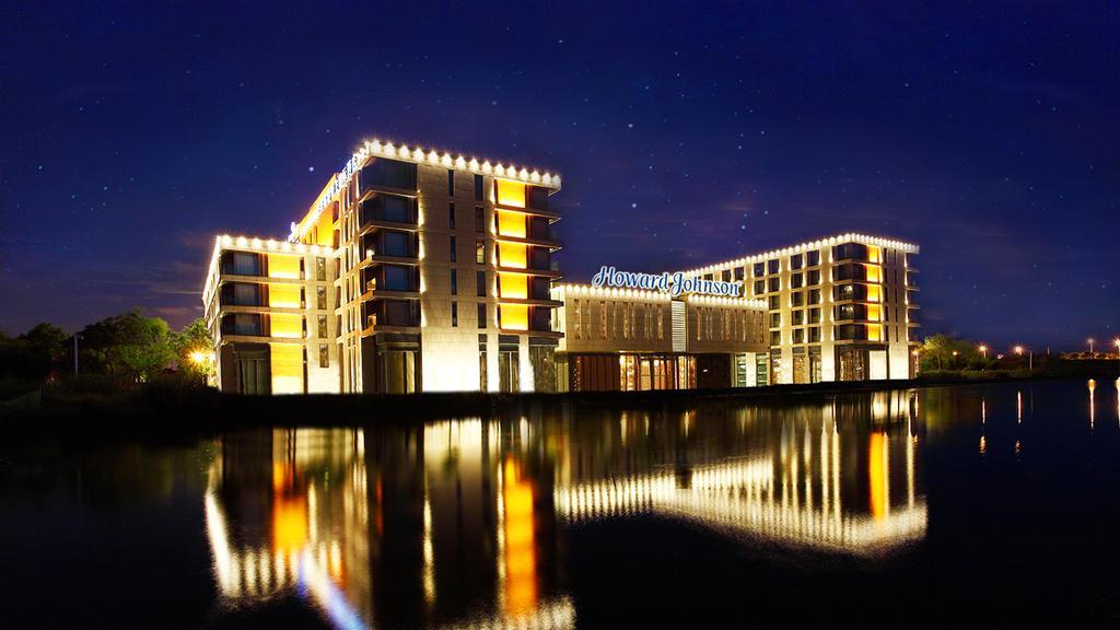 Howard Johnson Plaza Lingang Shanghai Nanhui ภายนอก รูปภาพ