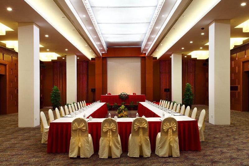 Howard Johnson Plaza Lingang Shanghai Nanhui ภายนอก รูปภาพ