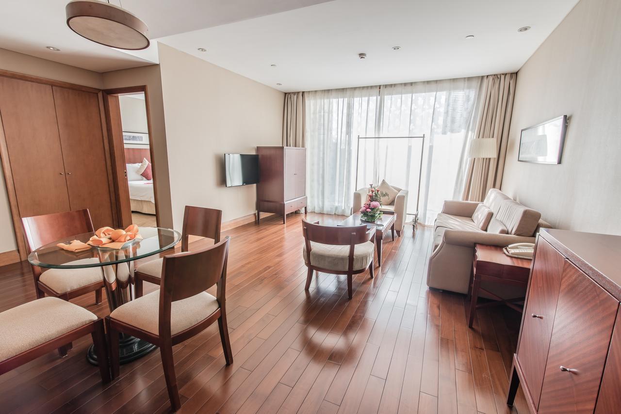 Howard Johnson Plaza Lingang Shanghai Nanhui ภายนอก รูปภาพ