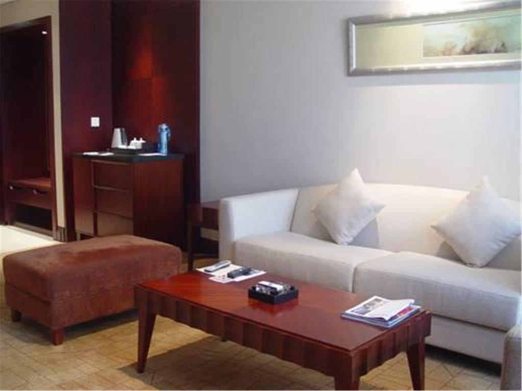 Howard Johnson Plaza Lingang Shanghai Nanhui ภายนอก รูปภาพ